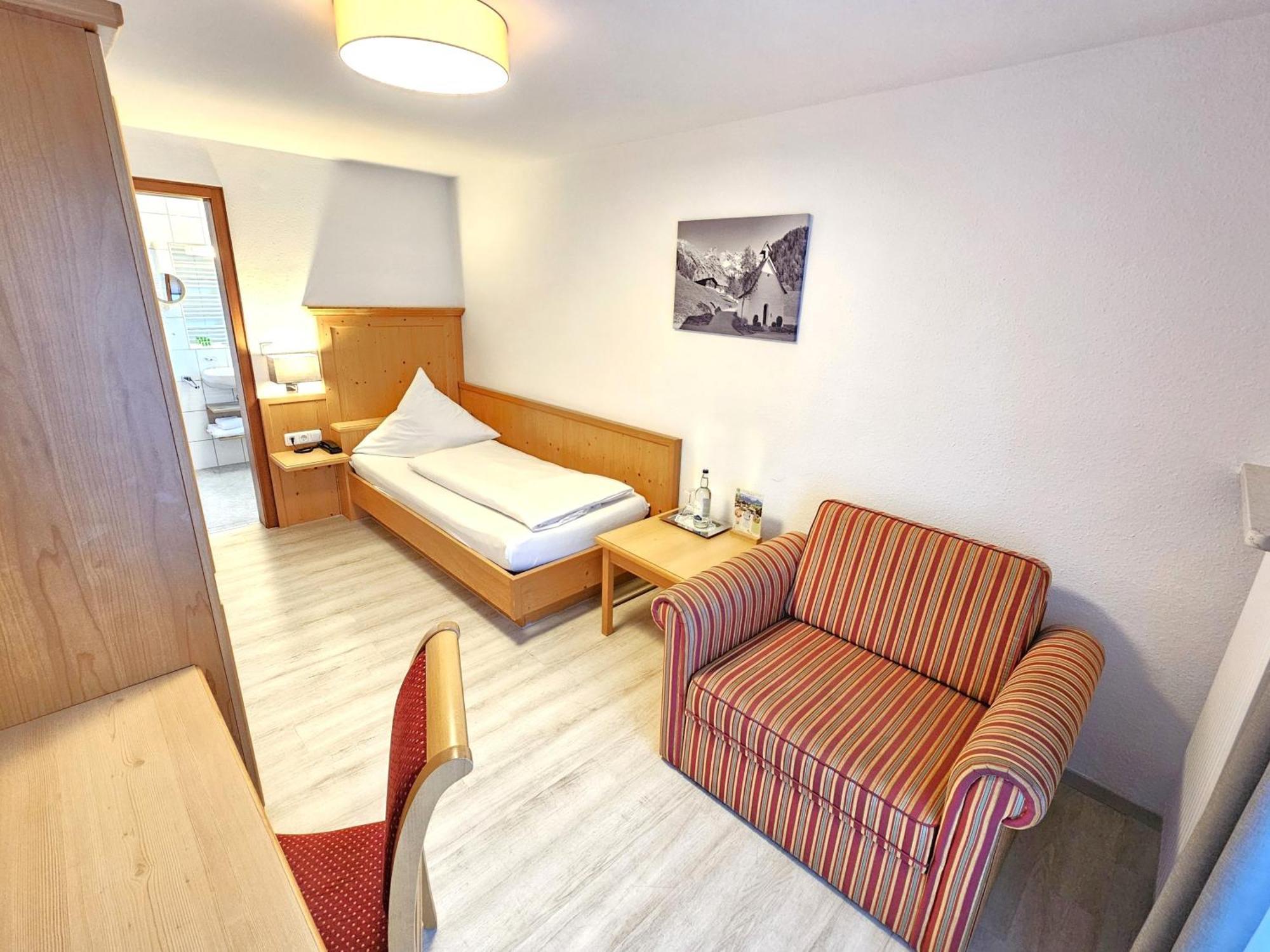 Hotel Cafe Fuggerhof オーベルストドルフ エクステリア 写真