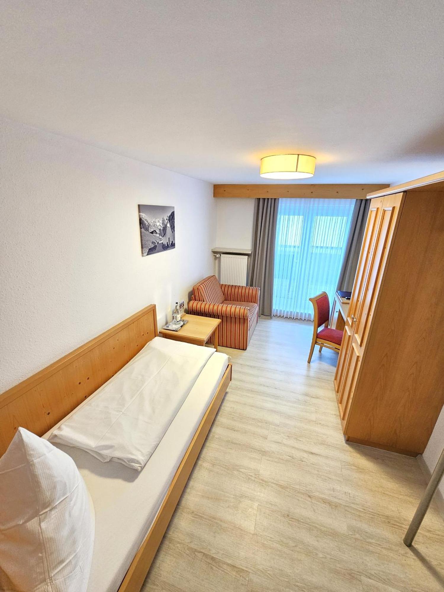 Hotel Cafe Fuggerhof オーベルストドルフ エクステリア 写真