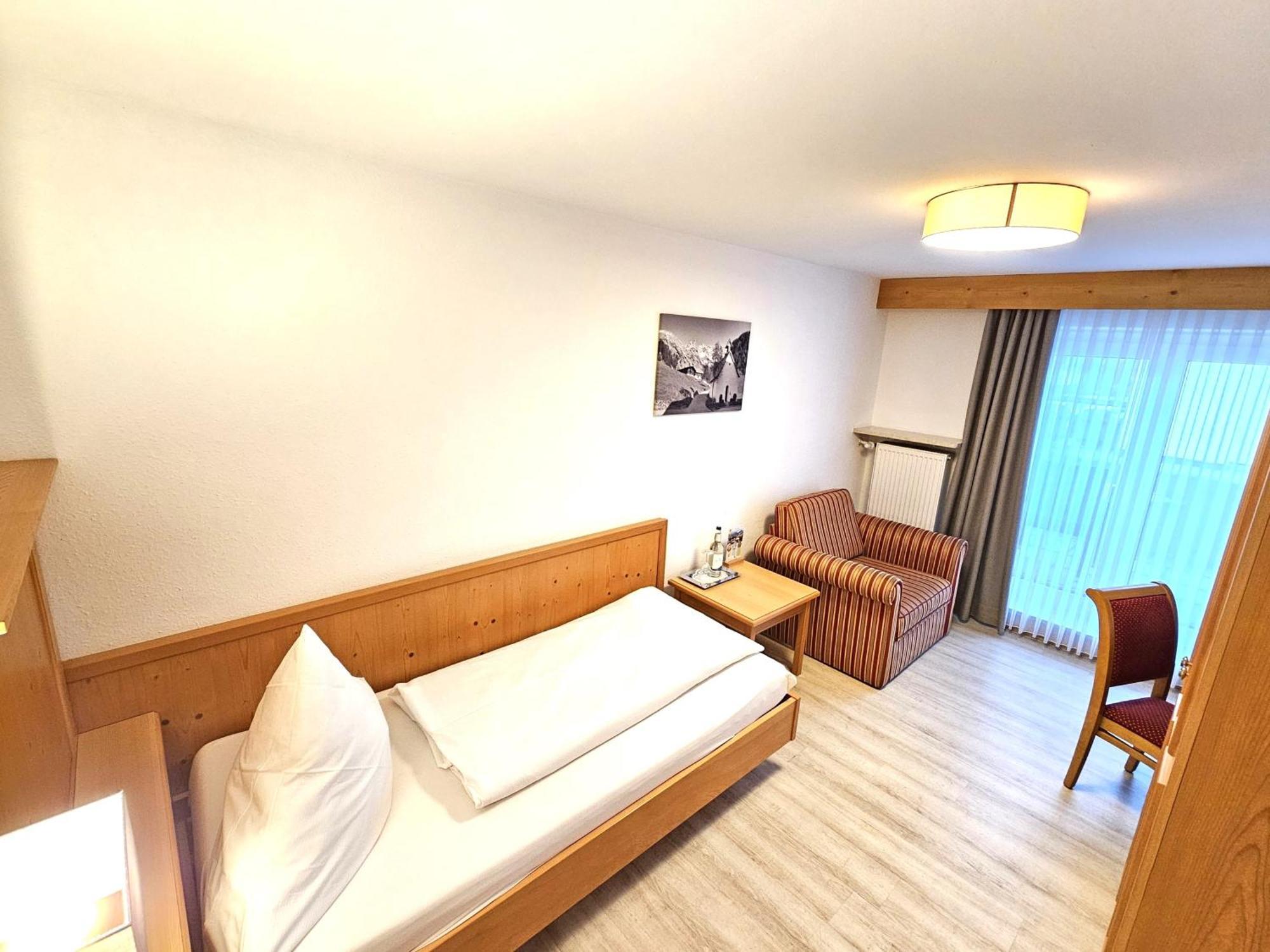 Hotel Cafe Fuggerhof オーベルストドルフ エクステリア 写真