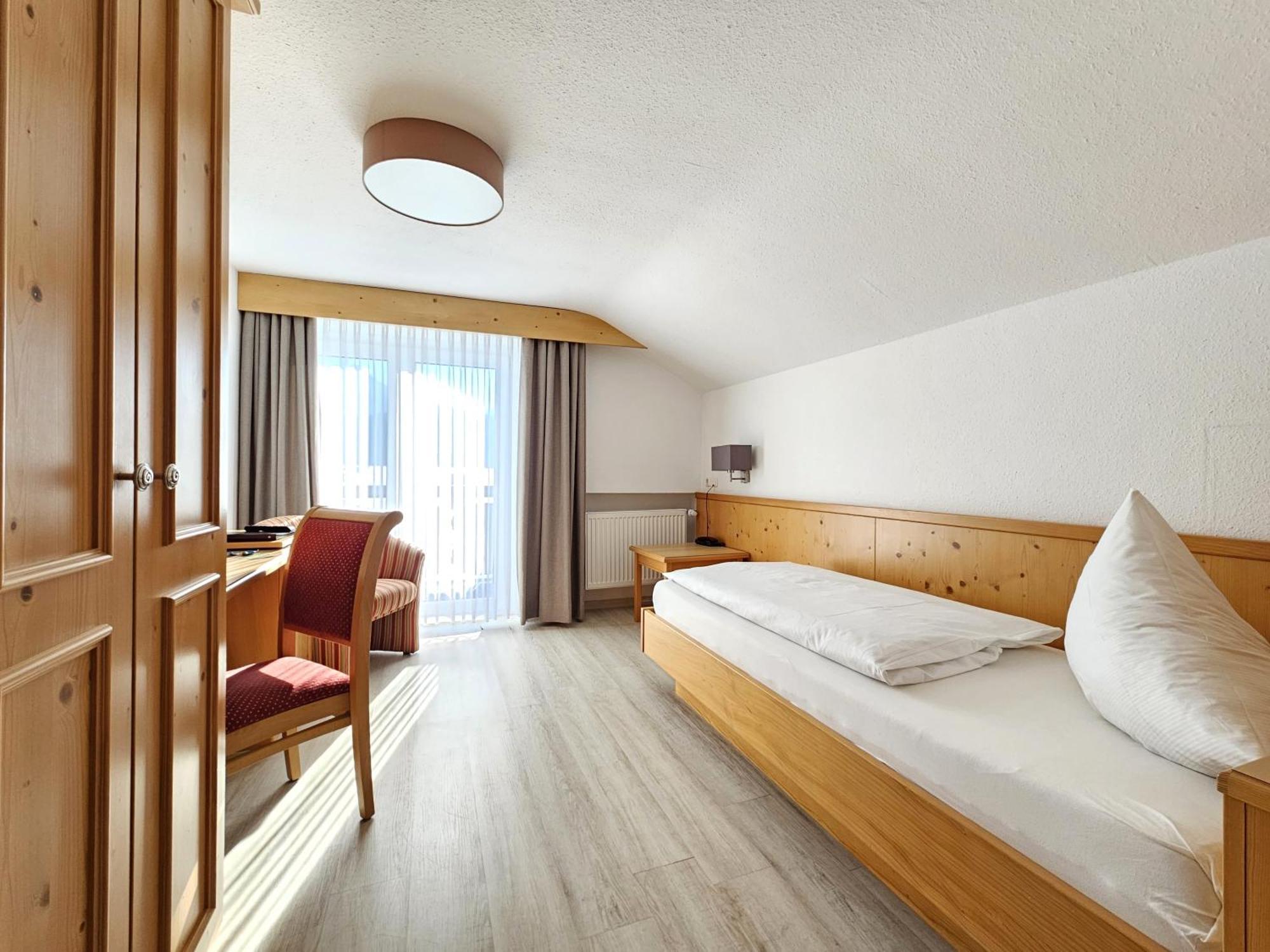 Hotel Cafe Fuggerhof オーベルストドルフ エクステリア 写真